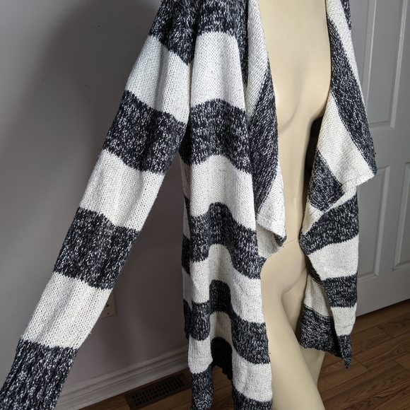 Torrid - sweater wrap - Picture 8 of 9